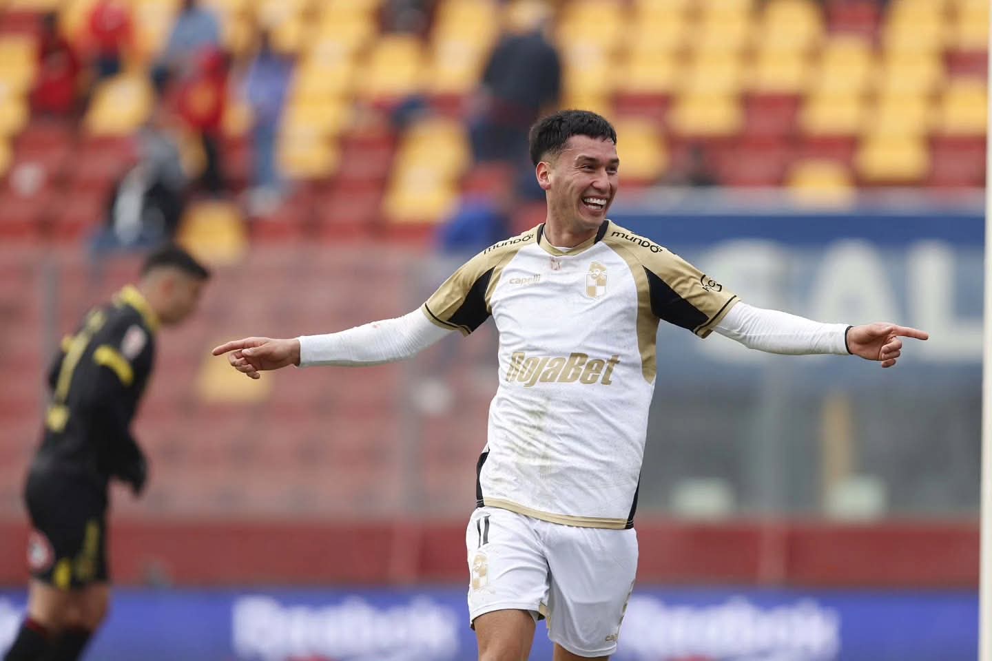Audax Italiano y Coquimbo sorprenden y mandan en el fútbol chileno